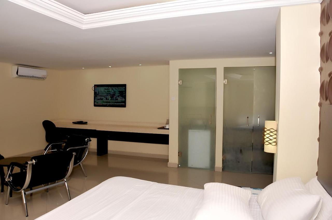 Ksf Place Alaka Lagos Exterior foto